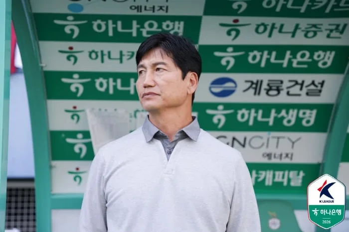 대전에 충격적인 1-2 역전패 당한 전북 현대, 최근 2무2패 부진→무관에 '벤투 접촉설'까지 더해 비판 대폭발.."그냥 다 가나"