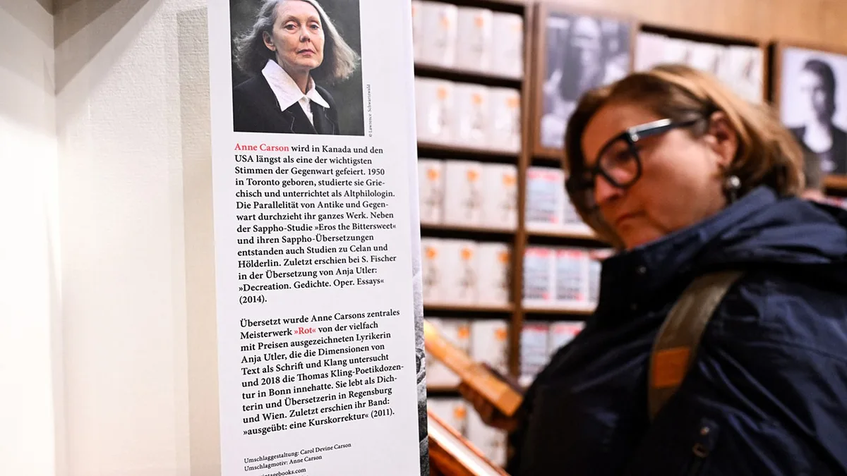 Nobel da Literatura atribuído à canadiana Anne Carson