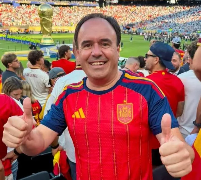 La Fiscalía del TSJ pide el archivo de la querella contra Pérez Llorca por la entrada a la final del mundial de fútbol