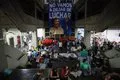 Arranca la huelga en la Educación pública con un encierro nocturno en la Complutense y el corte de la Castellana