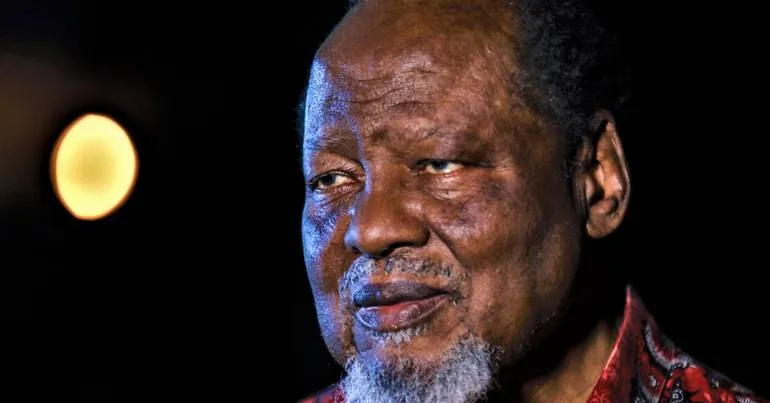Ex-presidente pede "cultura de não corrupção" em Moçambique