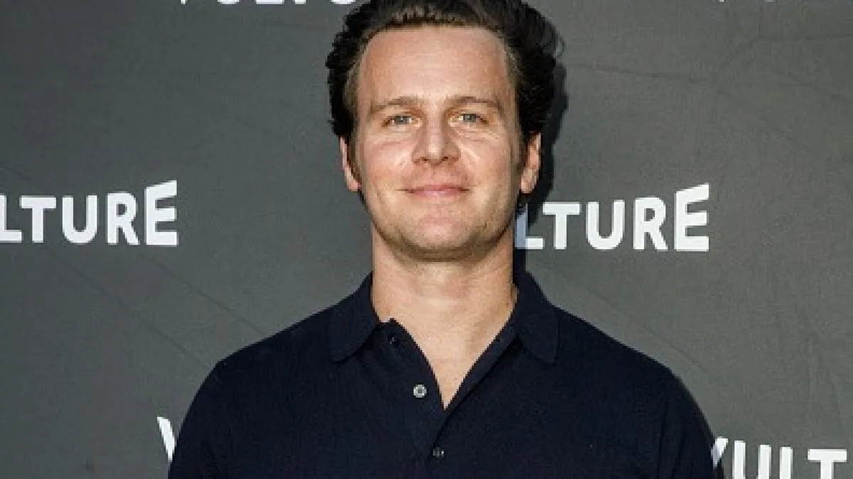 Jonathan Groff reveals why wearing a dress is 'incredibly liberating'