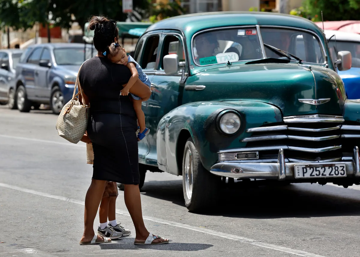 “Soy una niña aprendiendo a ser mamá”: Historias de madres jóvenes revelan el desafío del embarazo adolescente en Cuba