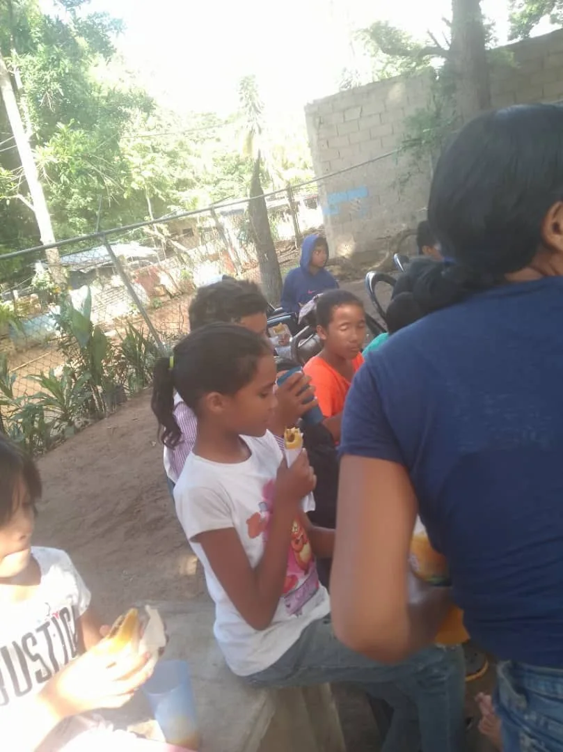 Recolectan cuadernos para niños de Toro Muerto