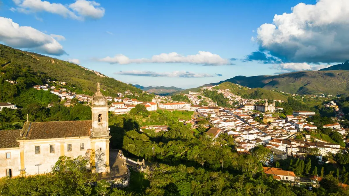 Batizada pelo ouro que saía preto dos riachos: a ex-capital mineira onde turistas entram em minas de ouro escondidas no centro histórico