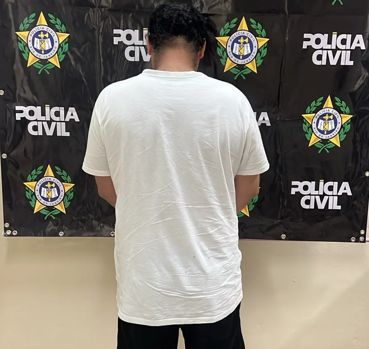 Homem viola medida protetiva e é preso ao responder ex-companheira em grupo de WhatsApp em Pádua