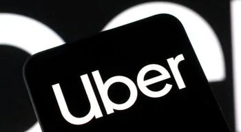 Motoristas da UE movem ação contra a Uber por violação de dados e remunerações