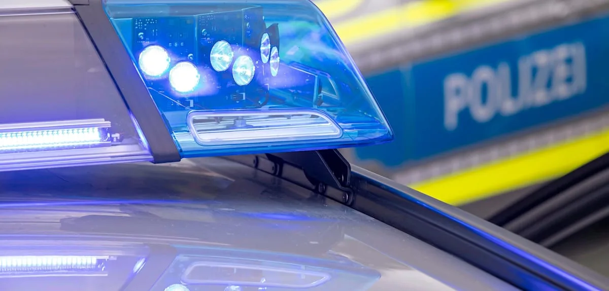 Geschäftsinhaber plakatiert gegen Judenhass – Mehrfache Angriffe von Jugendlichen