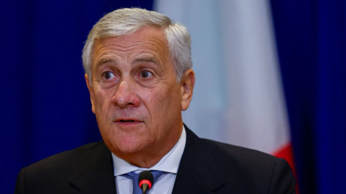 Minirock-gate: Tajani entschuldigt sich für „falsch interpretierte“ Worte über Frauen
