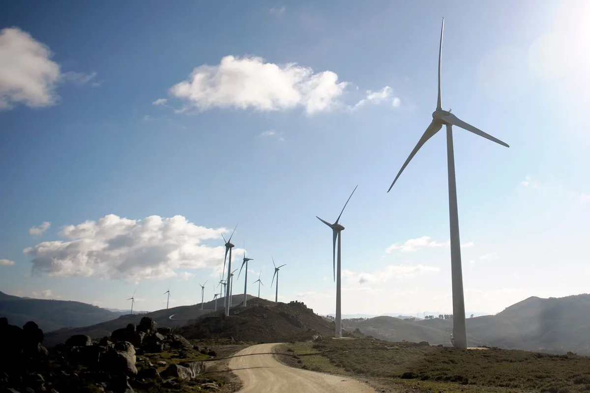 O Fisco redefiniu o que é um “prédio”. E o IMI de eólicas e solares pode disparar