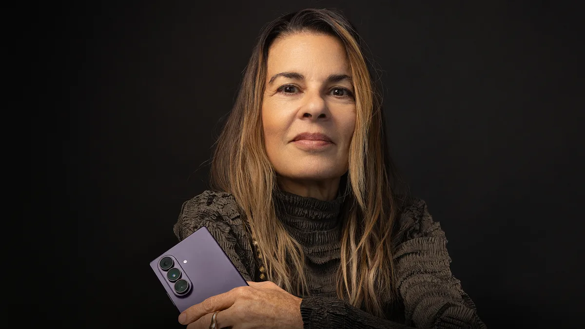 Samsung Goes to Couples Therapy to Unpack iPhone-to-Android Tension