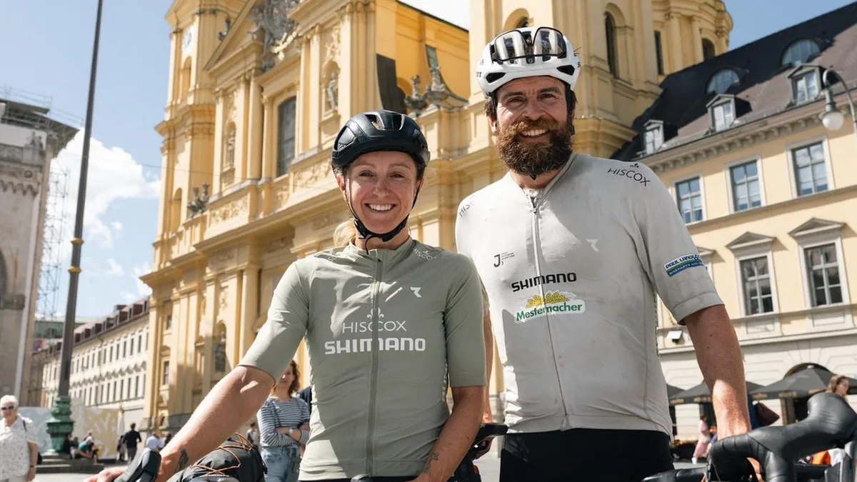 27 Länder in 127 Tagen: „Jeden Tag neun Stunden im Sattel“: Extremsportler-Paar umrundet Europa