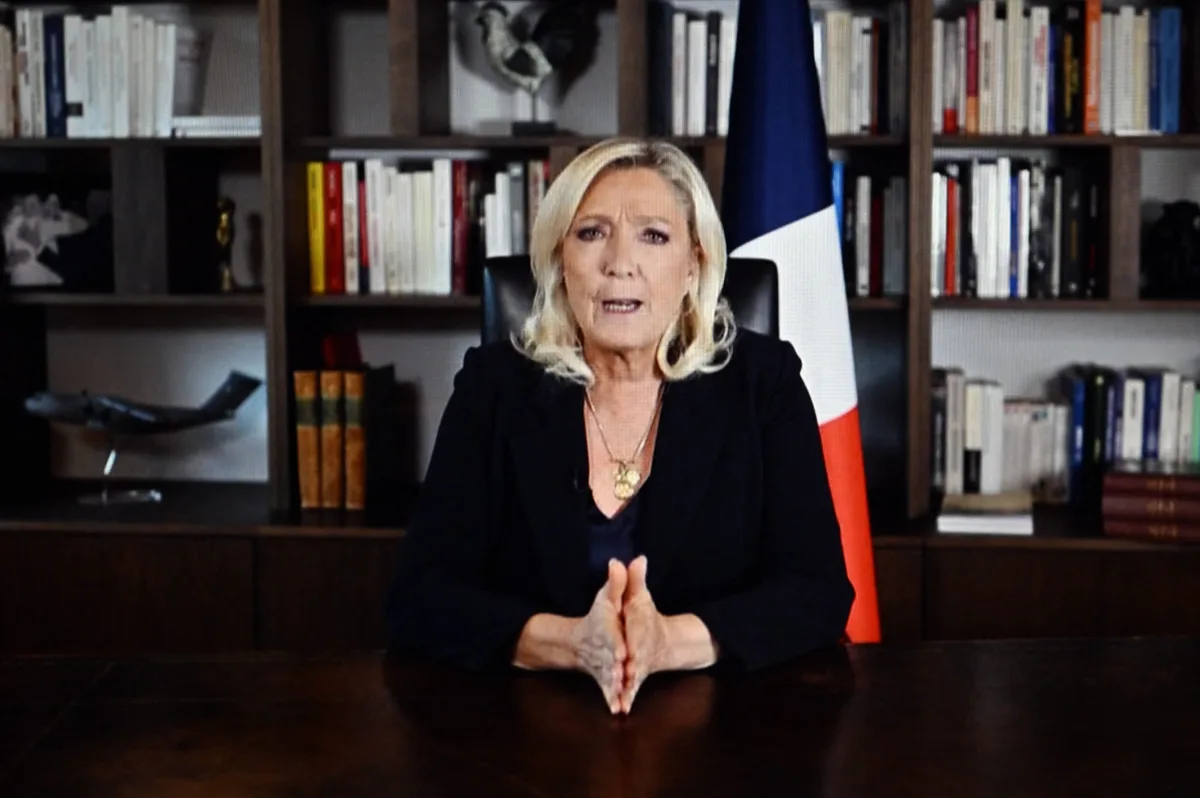 "Ce sont les images qui font campagne pour elle" : Marine Le Pen, la stratégie de la stature