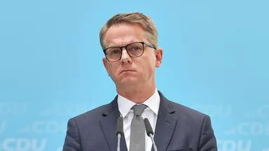 Linnemann gegen Rentenkürzungen bei pflegenden Angehörigen