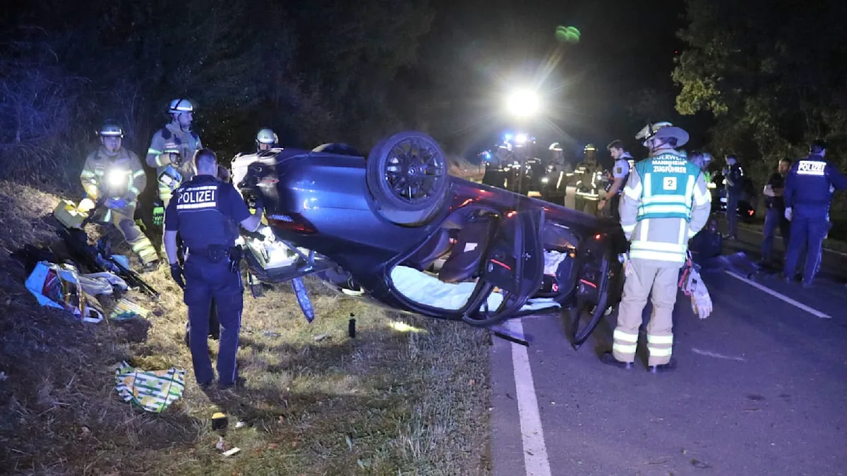 Crash in Mannheim - Drogen-Mercedes überschlägt sich auf Landstraße
