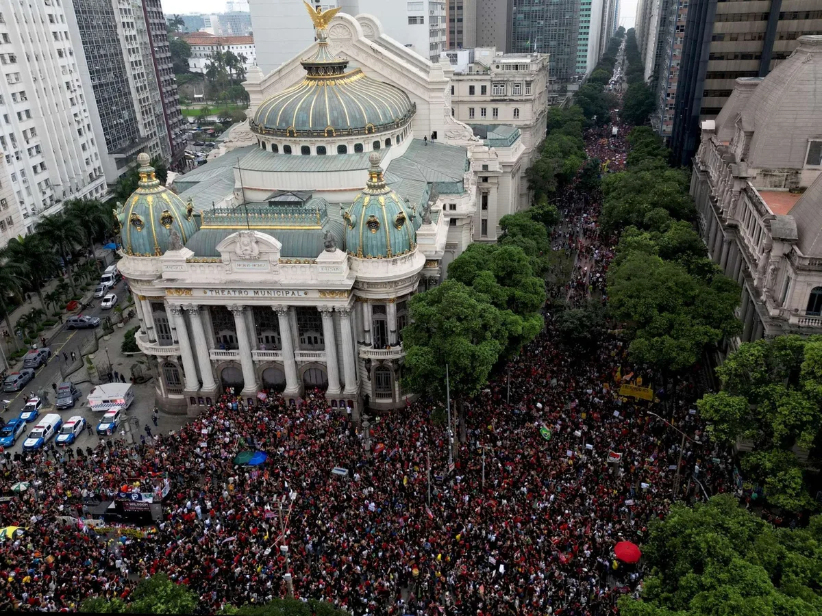 Ato no Rio de Janeiro reúne estudantes a favor de Lula