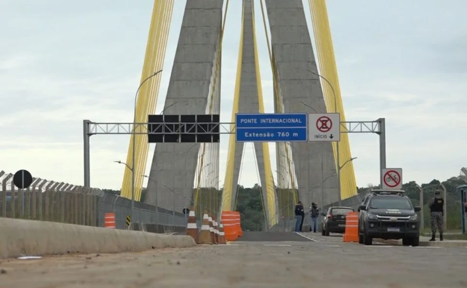 Ponte da Integração começa a receber carros de passeio, mas movimento ainda é baixo