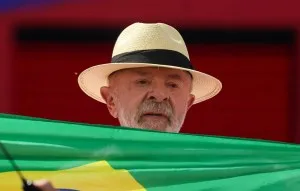 Foto de Lula com chapéu na urna não é propaganda eleitoral, diz MP