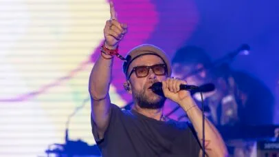 Damon Albarn ergue bandeira da Palestina em show do Gorillaz: ‘nunca seja neutro’