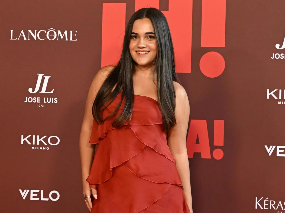Daniella Bustamante arrasa en su primer photocall en solitario junto a Inés García o Victoria Federica