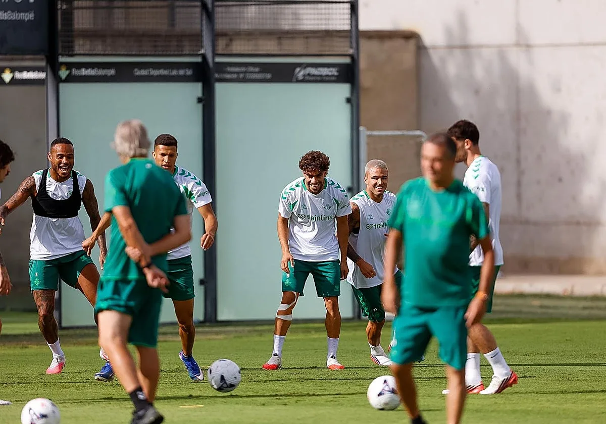 El Betis se «protege» ante el creciente interés por Abde al filo del cierre del mercado
