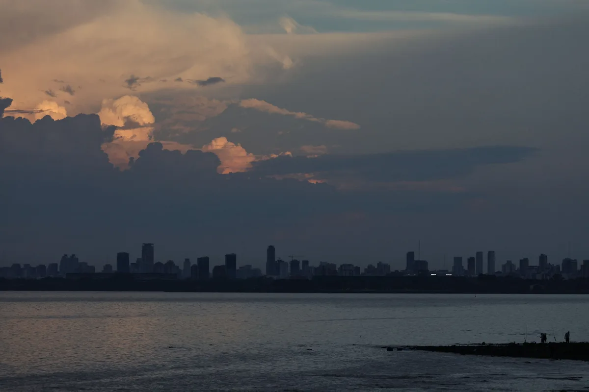 Doble alerta meteorológica: prevén tormentas fuertes para hoy en el AMBA y el impacto de otro fenómeno para mañana