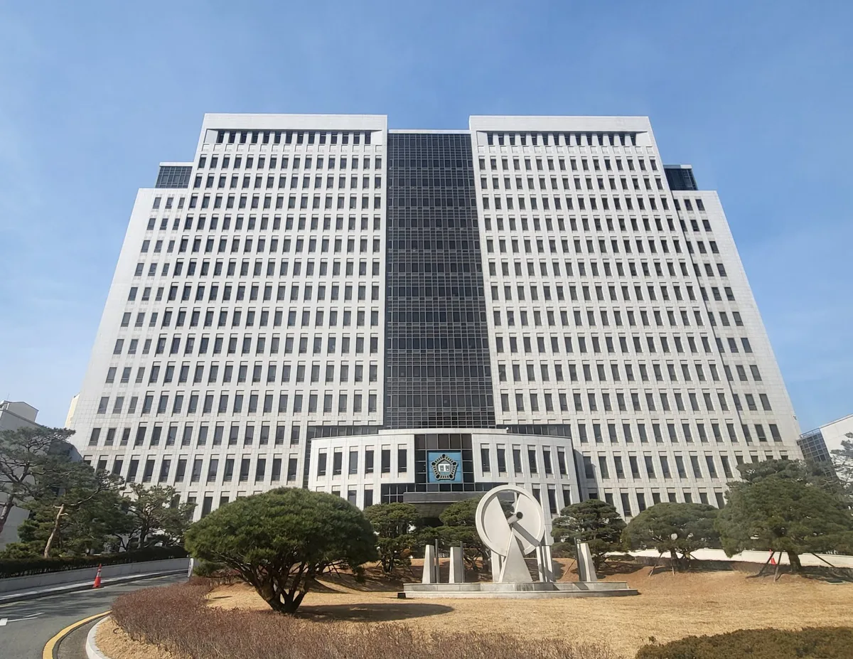 마사지 업소에 외국인 24명 불법 채용, 일당 2명 집유