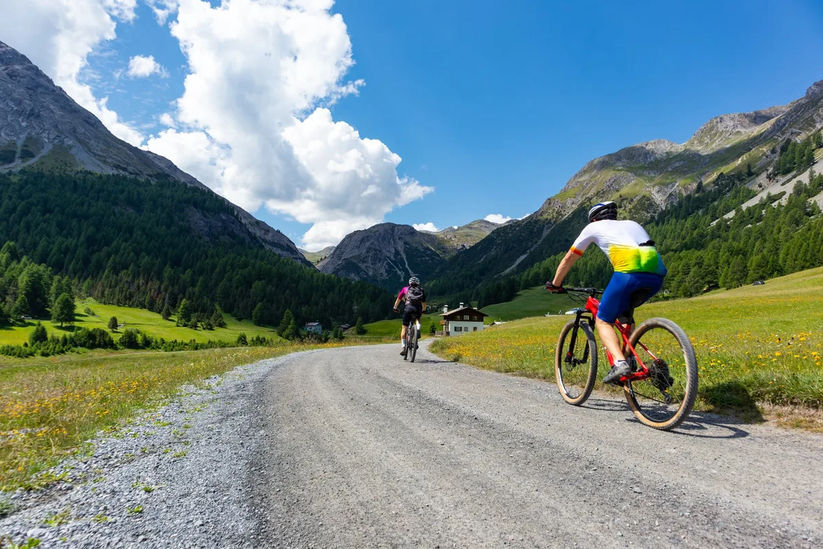 Giro de Italia: el pueblo de Bormio donde ciclistas de todo el mundo llegan para pedalear por sus desafiantes rutas