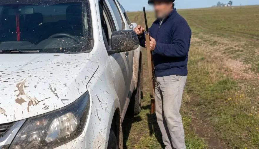 “Te va a salir caro”: un grupo de cazadores se metió en un campo, el dueño les disparó y mató a un perro