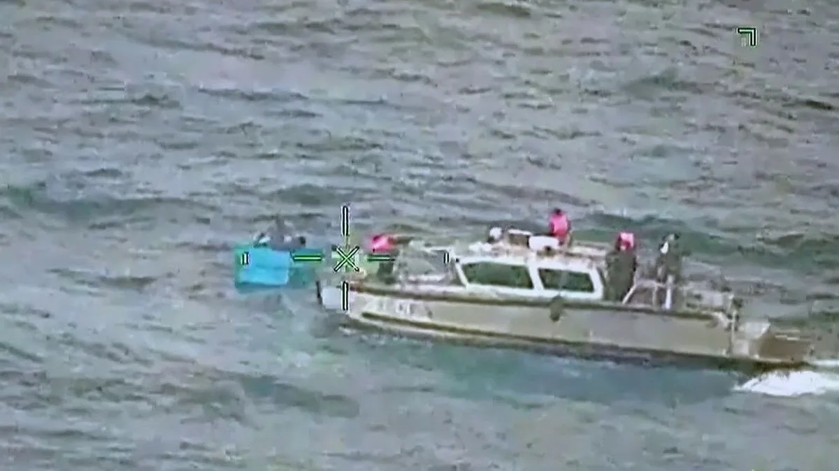 "La chose la plus dure qu'on puisse imaginer" : deux pêcheurs, réfugiés dans une glacière, secourus au large du Mexique cinq jours après leur disparition