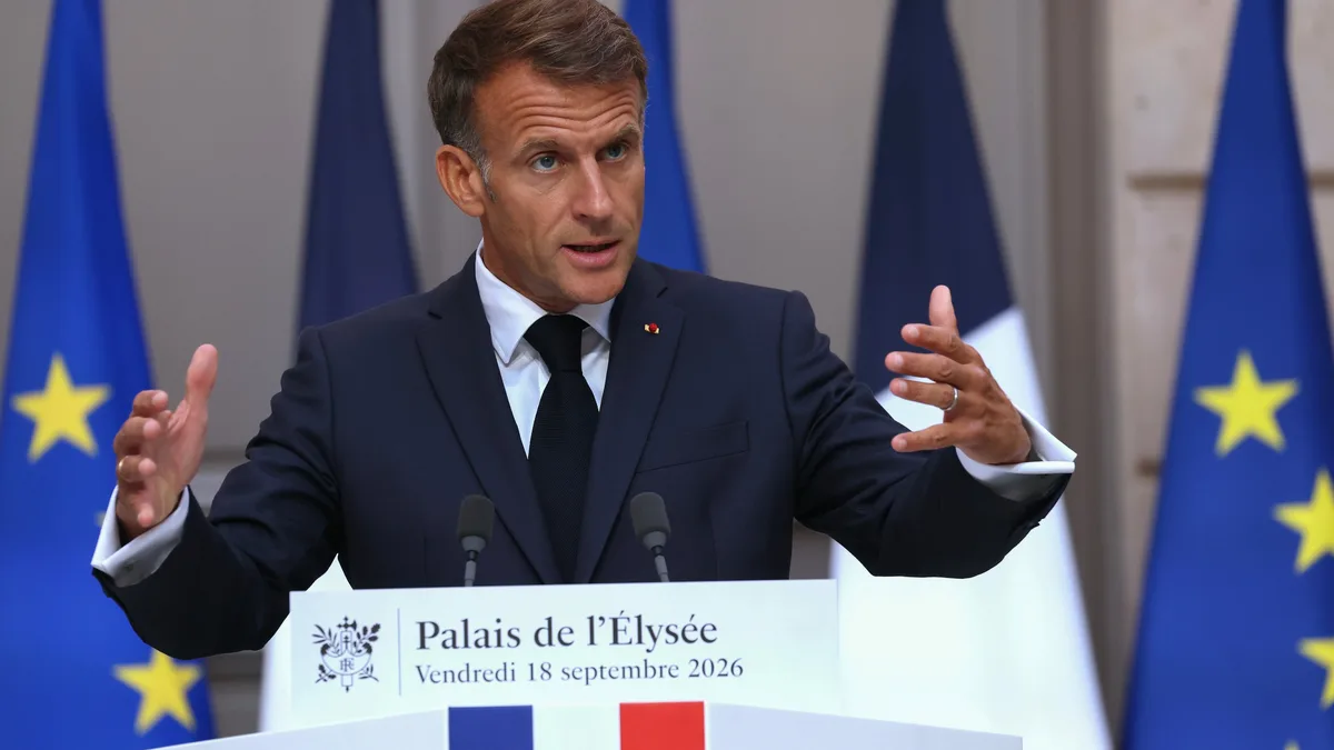 Macron reúne a dirigentes políticos franceses para alertar sobre la amenaza híbrida de Rusia