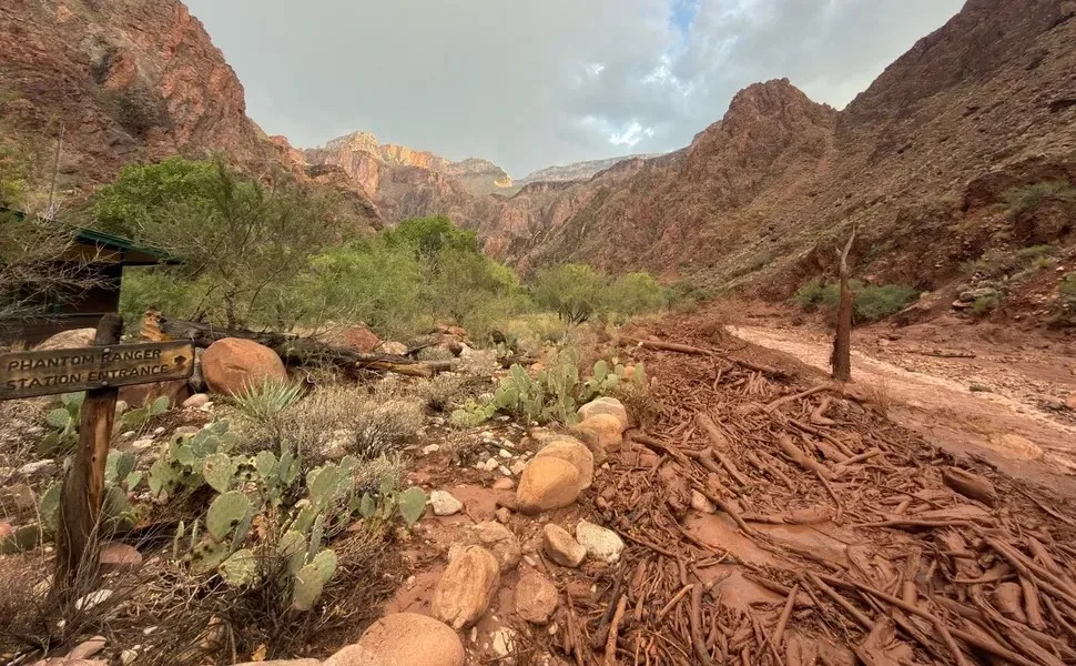 Duas pessoas morrem após enchente repentina no Grand Canyon; outras 15 estão desaparecidas