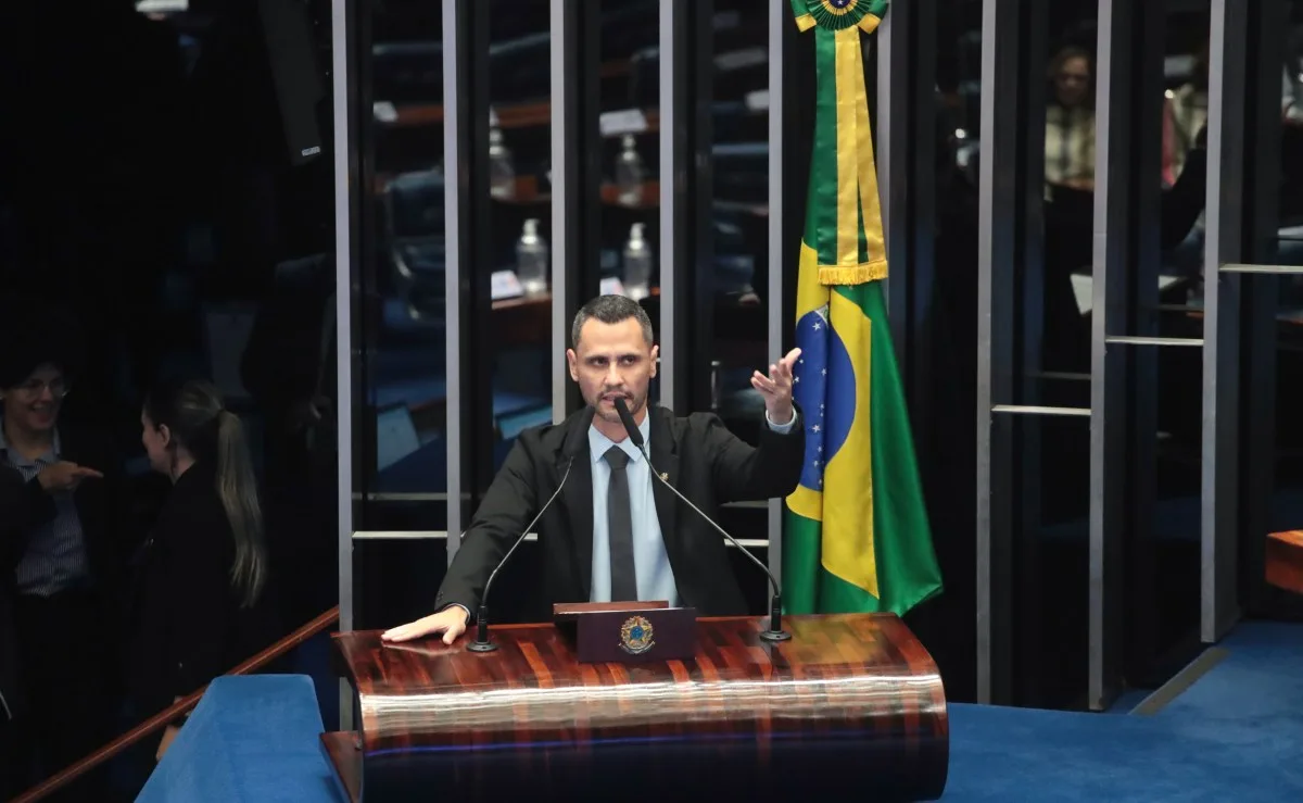 Após semanas de indefinição, Cleitinho registra candidatura ao governo de MG