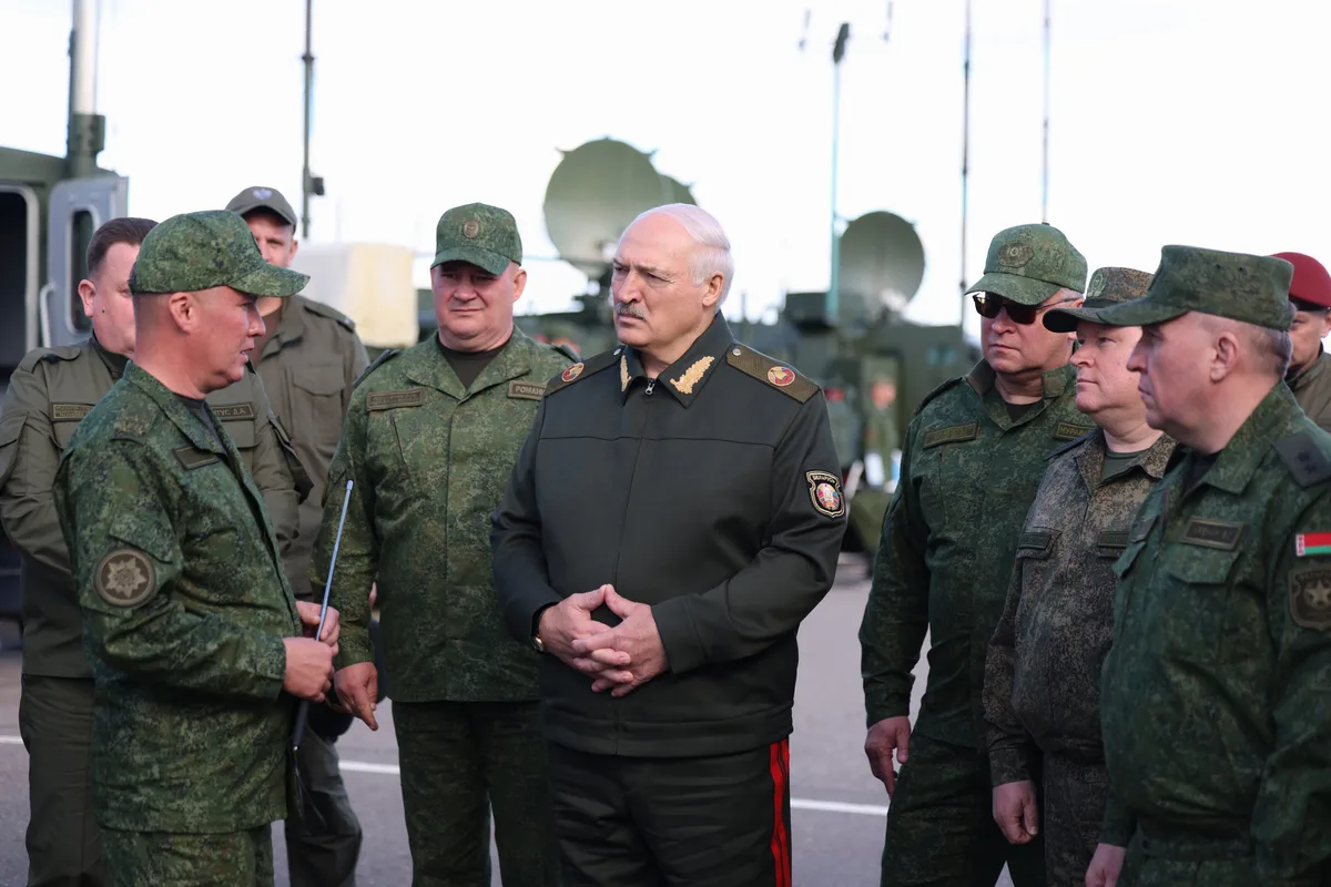 En medio de las tensiones entre Rusia y Europa, Bielorrusia realizó maniobras militares cerca de la frontera con la UE