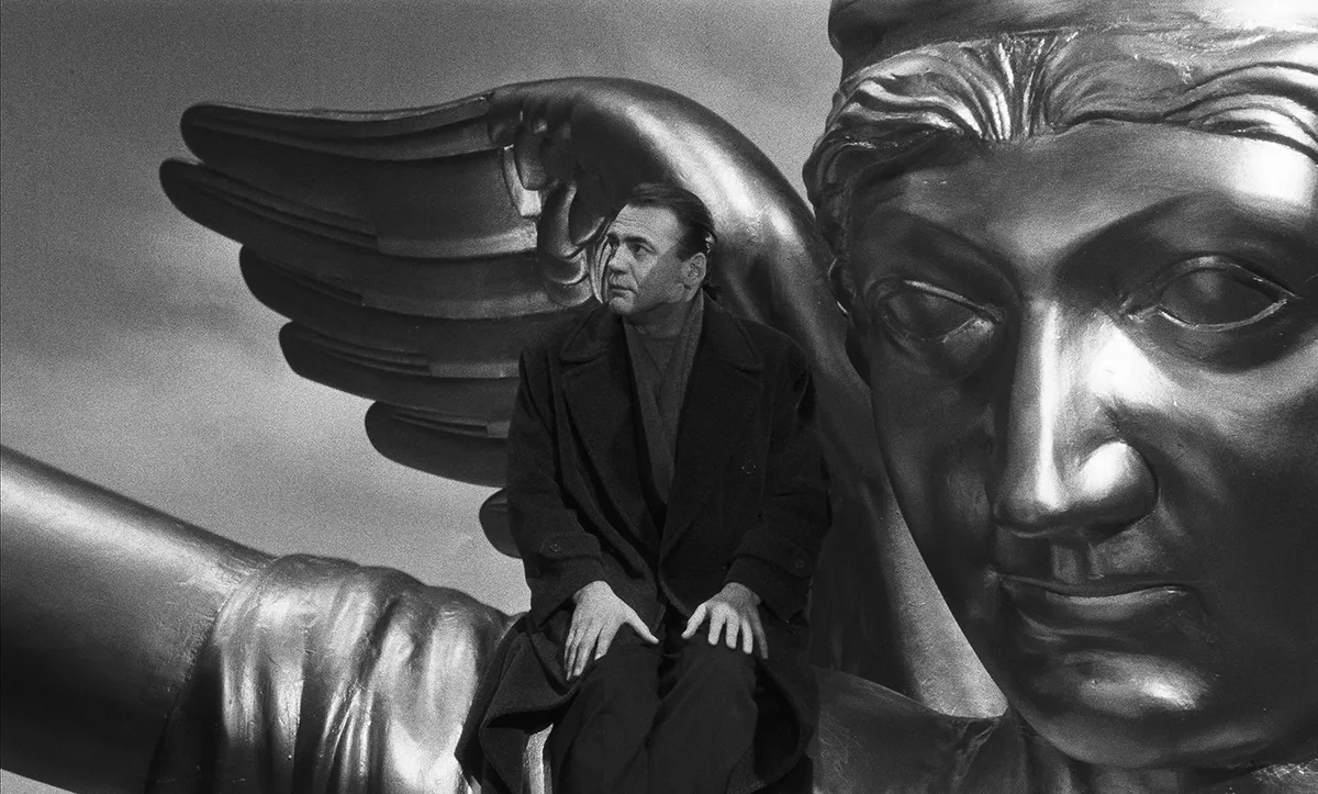 Las alas del deseo: el poético film de Wenders que se rodó casi sin guion, desorientó a sus actores y expuso las heridas abiertas de Berlín