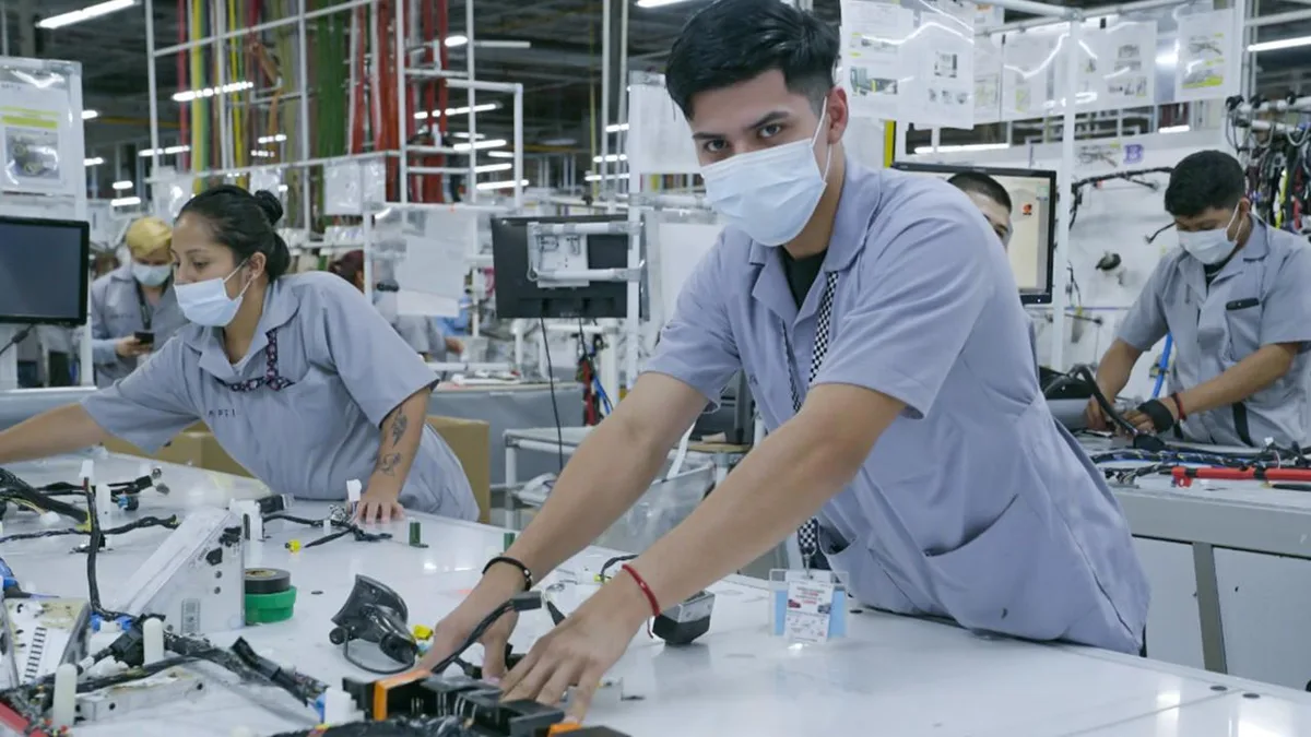 Hila empleo manufacturero 4 reveses en México; cae 2.03% anual