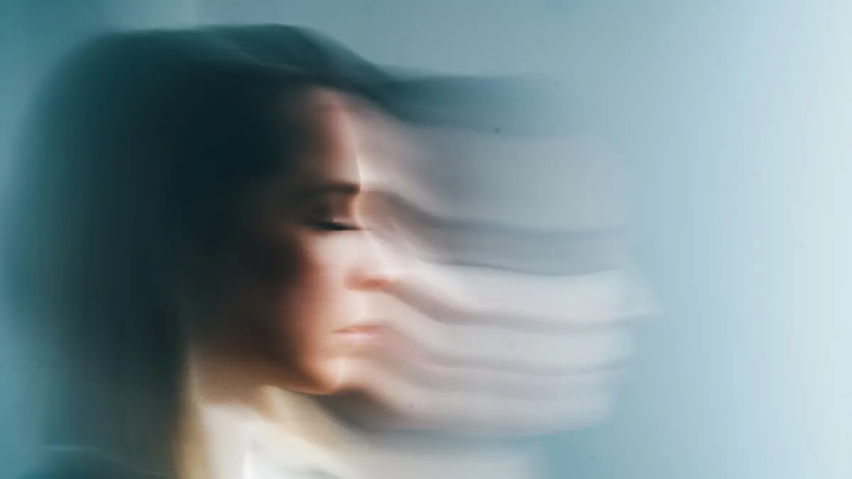 Nicht nur Vergesslichkeit verrät Demenz, auch Sprache, Planung und Verhalten sind Hinweise