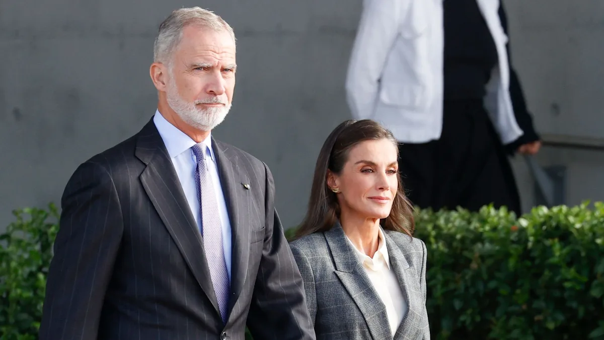 EN DIRECTO. Los reyes Felipe y Letizia llegan a Ceuta: las imágenes de su baño de masas durante la primera parada de su histórica visita