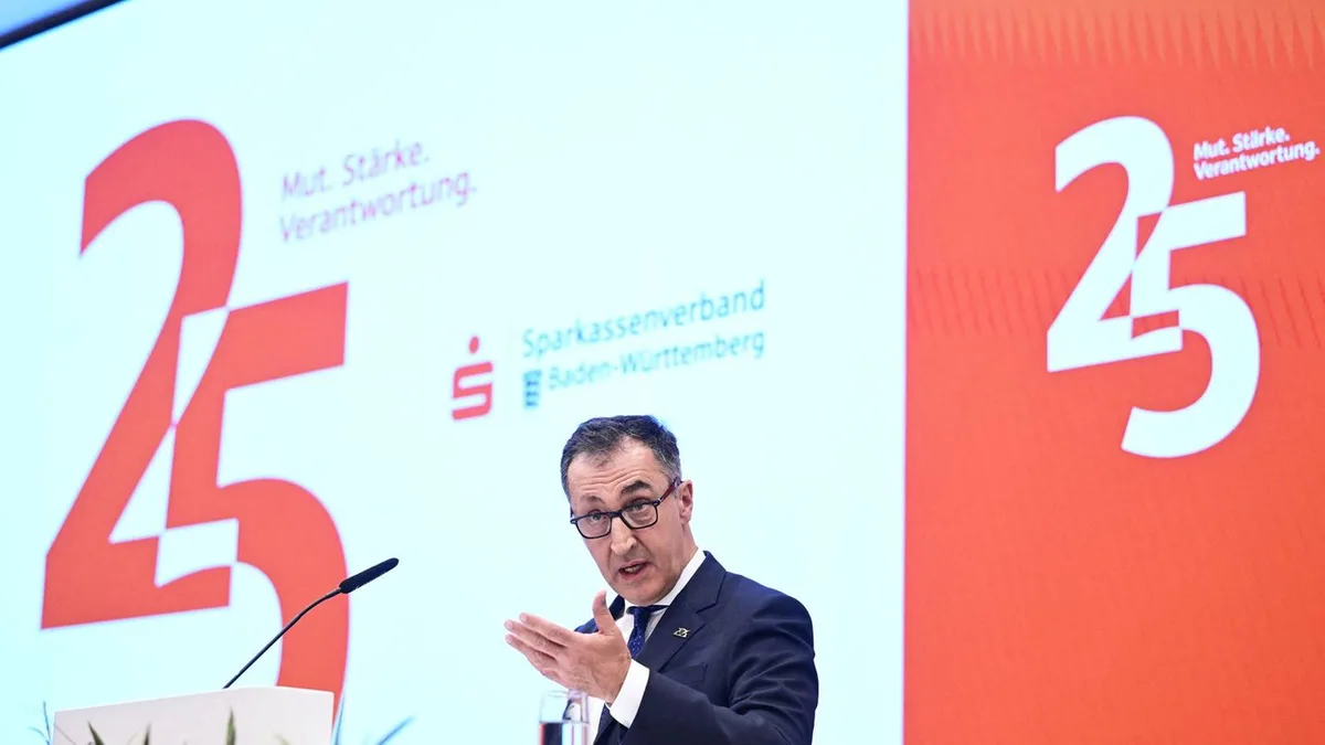 Finanzen in Baden-Württemberg: Özdemir betont Bedeutung der Sparkassen für Südwesten