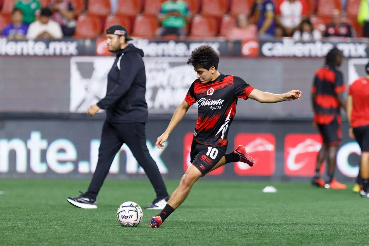 Gilberto Mora brilla con doblete ante Pumas y lleva a Xolos al triunfo en la Liga MX