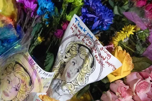 ‘She made everybody feel special’: Tennesseans mourn Dolly Parton