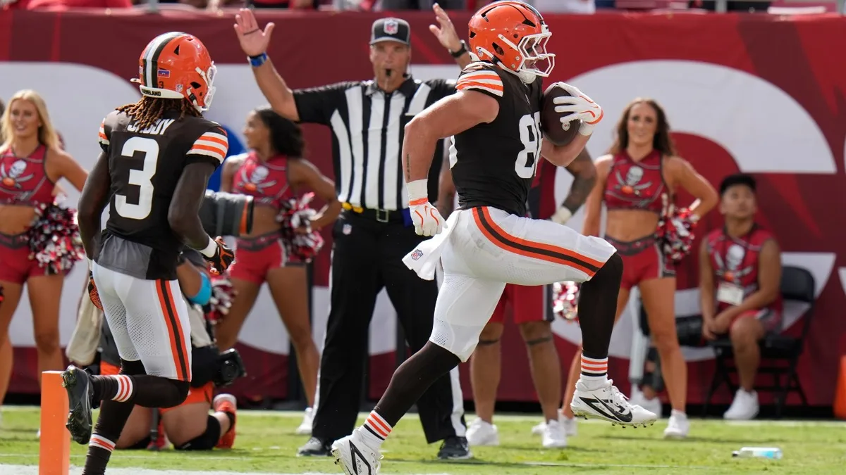 Watson outplays Mayfield as Browns beat Buccaneers after lengthy weather delay
