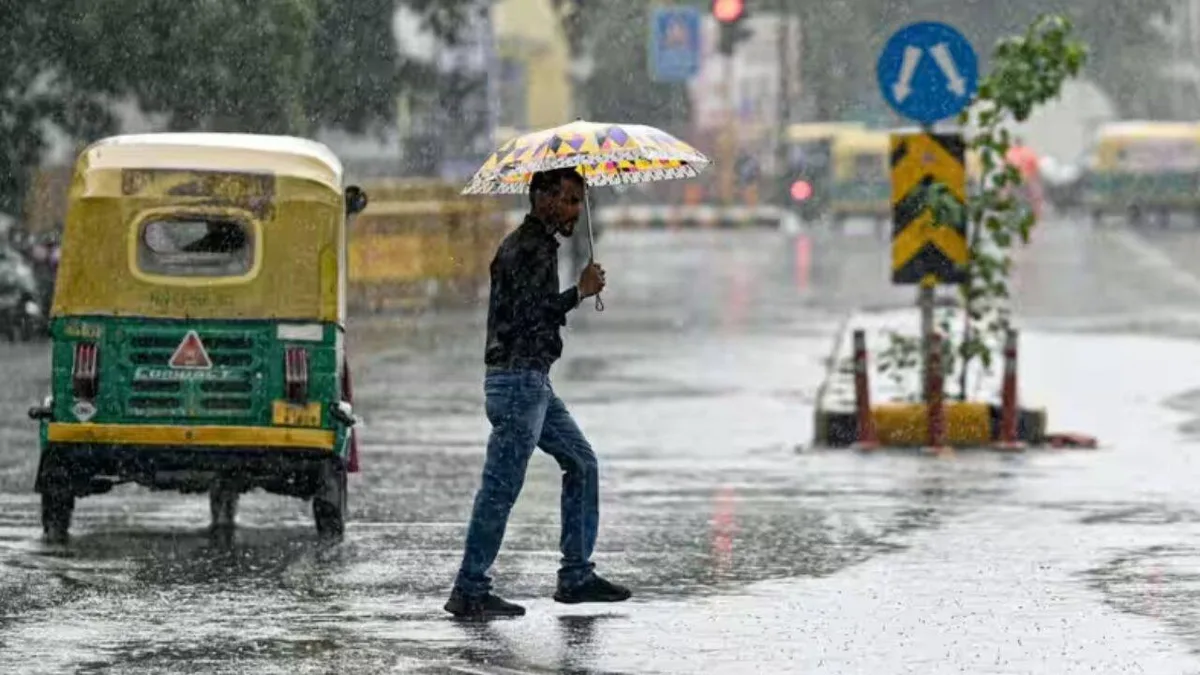 Heavy rain lashes Delhi-NCR, IMD issues orange alert