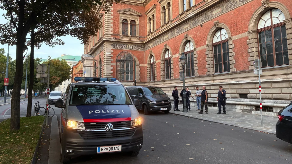 Kunstraub in Wiener Museum: Wie ganz normale Besucher schlenderten sie durch die Ausstellung