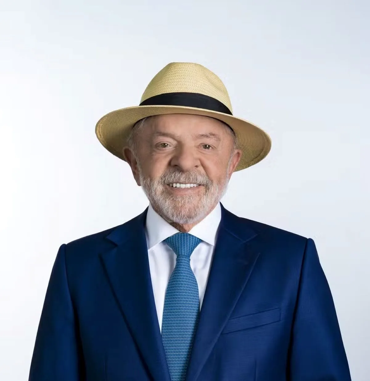 MPE libera foto de Lula com chapéu na urna eletrônica