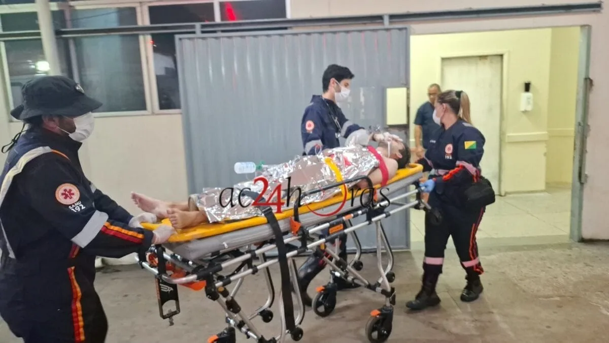 Adolescente é retirado de piscina em parada cardiorrespiratória após afogamento