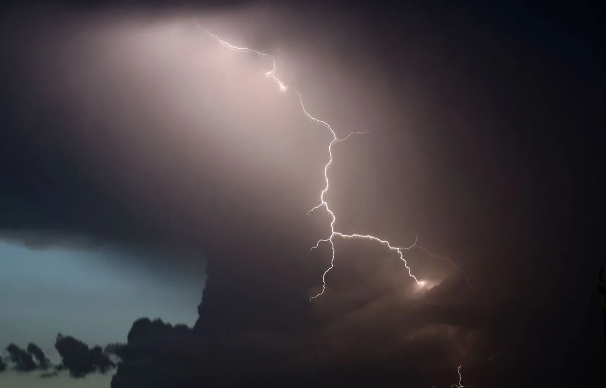 Orages, risque de grêle… 23 départements en vigilance orange ce jeudi après-midi