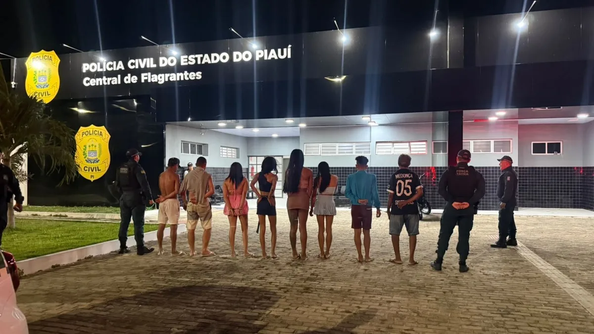 Três pessoas são presas com 100 pedras de crack no litoral do PI; outras cinco são conduzidas