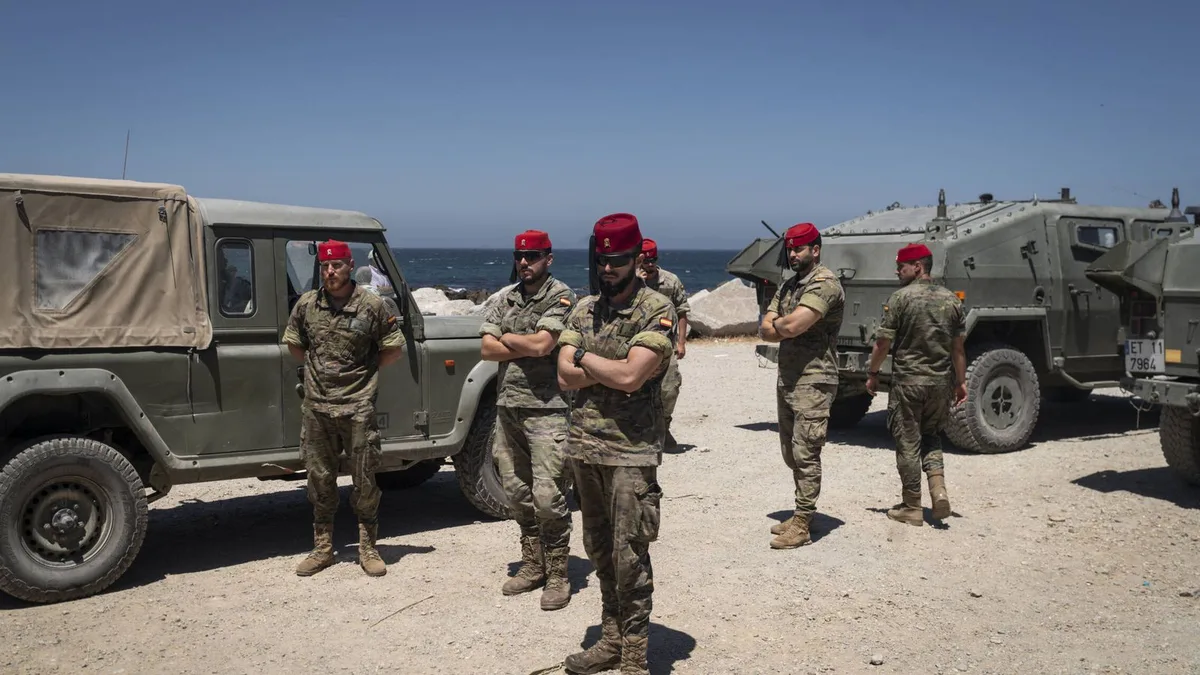 Detenidos 12 migrantes en Ceuta por atacar una patrulla militar y causar lesiones a un soldado