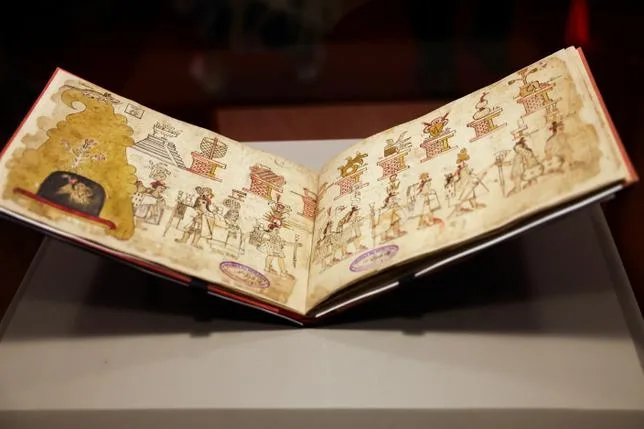 Le « Codex Azcatitlán », précieux manuscrit sur l’histoire aztèque, de retour au Mexique après deux siècles en France